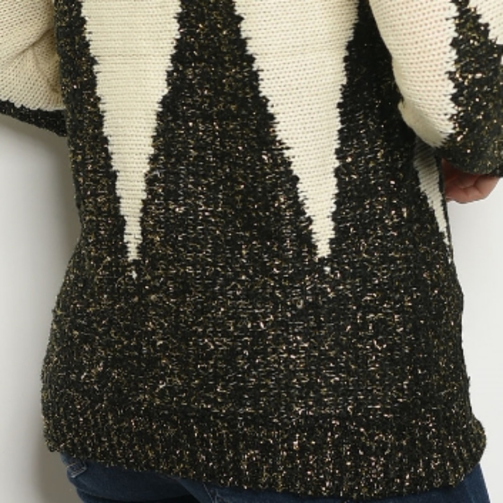 Pull over knit sweater. - Picture 3 of 3